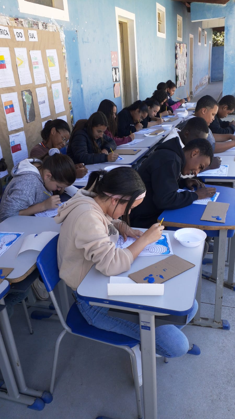Alunos da Escola Municipal Professora Maria Aparecida Dias participam de projeto artístico-social em Santos Dumont